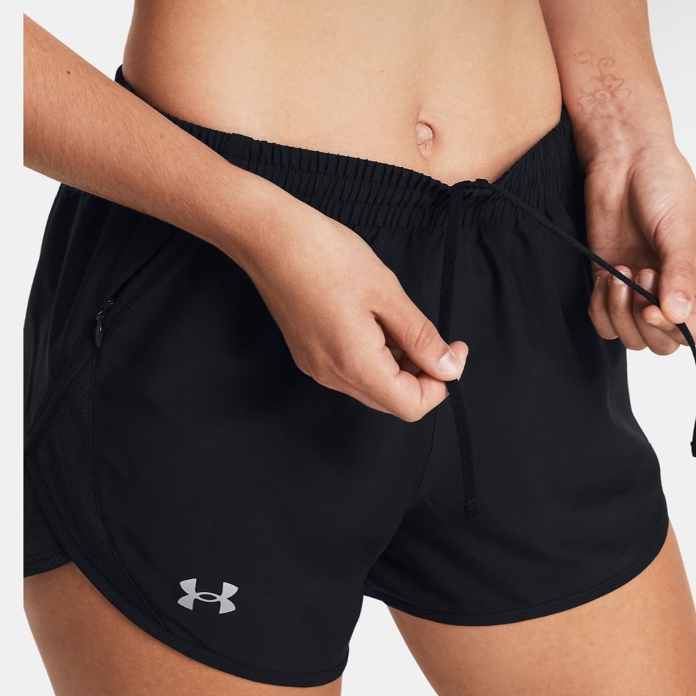 Under Armour women’s black Fly-By 3” Loose Heatgear Shorts Sz S LIKE NEW